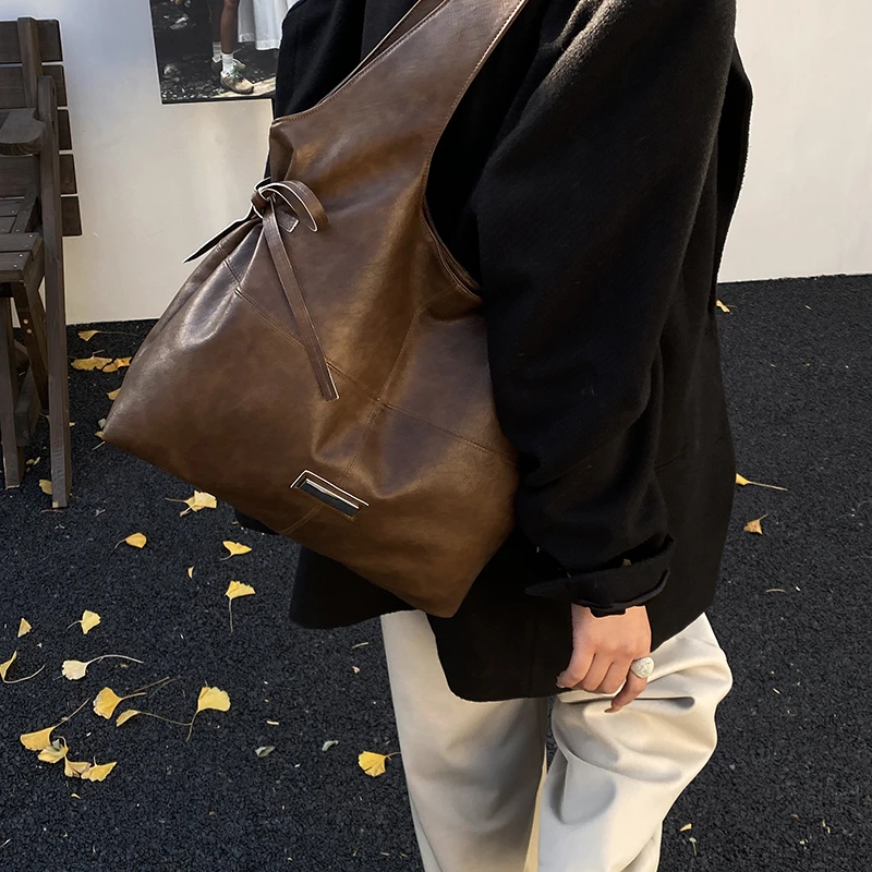 2025 Autunno/Inverno Tote casual di grande capacità Borse a tracolla in tinta unita con cerniera in PU Borse da viaggio quotidiane durevoli impermeabili