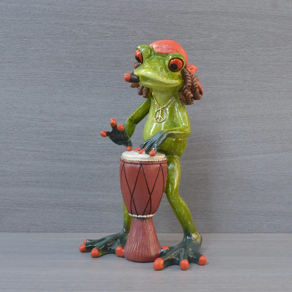 Creative Wandering Singer Frog Statue Hip Hop Style Resin Animal Figurine Home Decoration Living Room Bedroom Bathroom Ornament