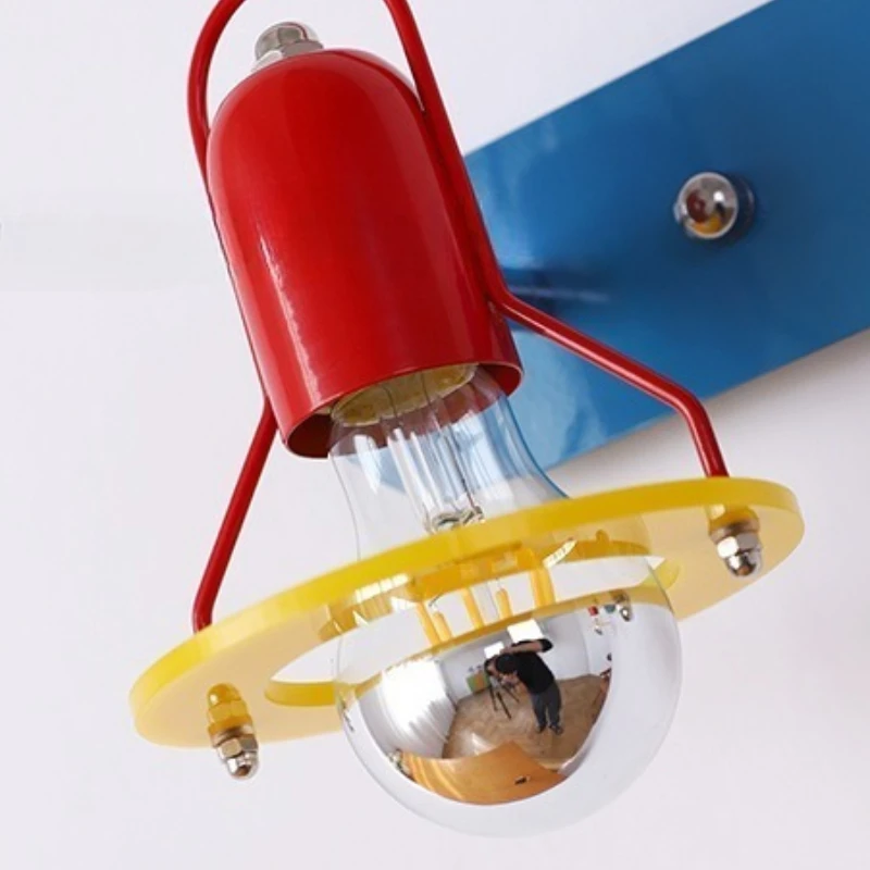 ممفيس خمر مصابيح الحائط الملونة بريق معدني غرفة نوم الأطفال نموذج غرفة خلفية مرآة الجبهة شمعدانات جدارية الحلي