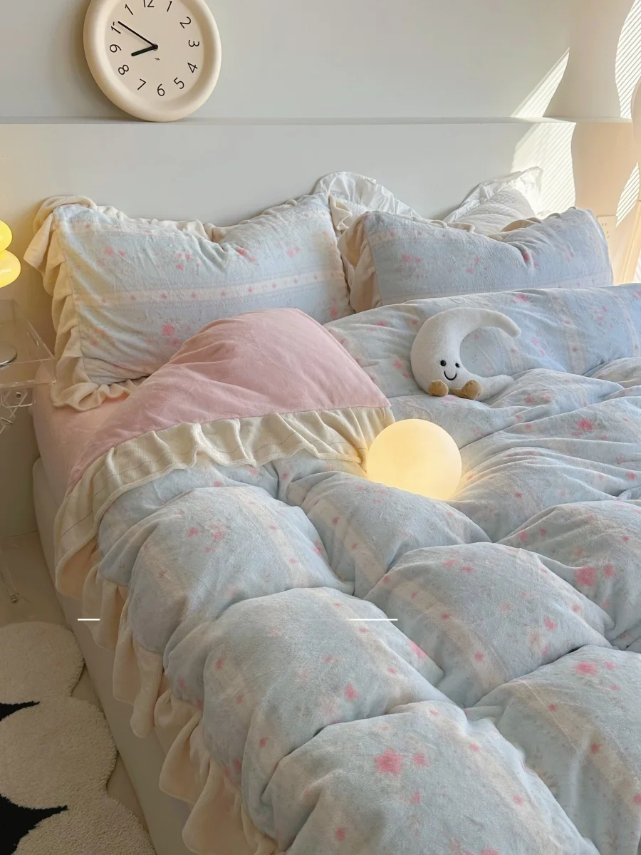 

Корейский утолщенный комплект постельного белья из молочного вельвета из четырех предметов, зимний теплый комплект с цветочным принтом, размер Queen, с активным принтом, из молочного вельвета