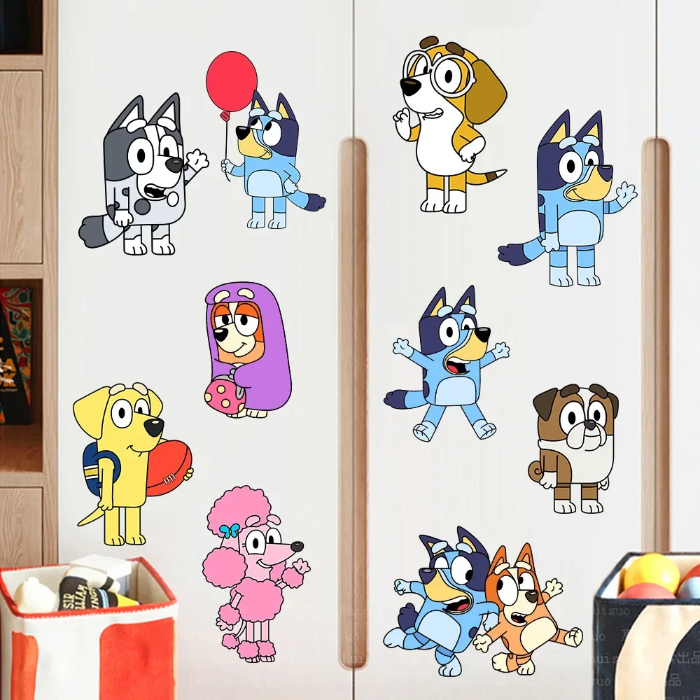 Bluey Cartoon Anime TV decorazione della stanza dei bambini adesivo autoadesivo da parete adesivo da parete serie Bluey adesivi per la decorazione della stanza