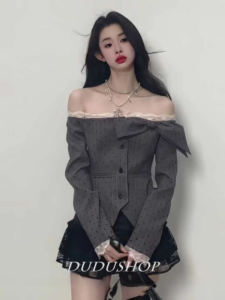 

Корейская модная женская блузка в горошек с одним открытым плечом и полосками, ранневесенняя, с завязками и кружевом, укороченный топ