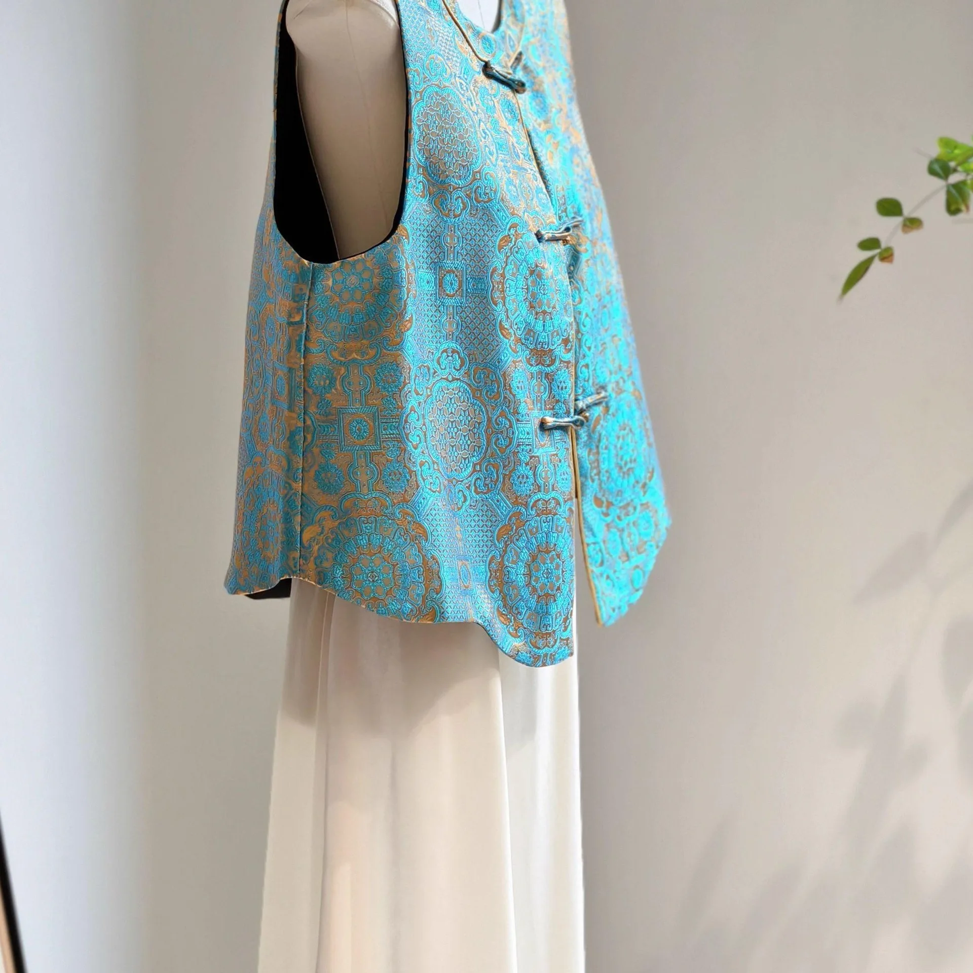 洗練された宋時代の錦織ベスト |   現代的な中国風のノースリーブトップス、エレガントな雰囲気漂う