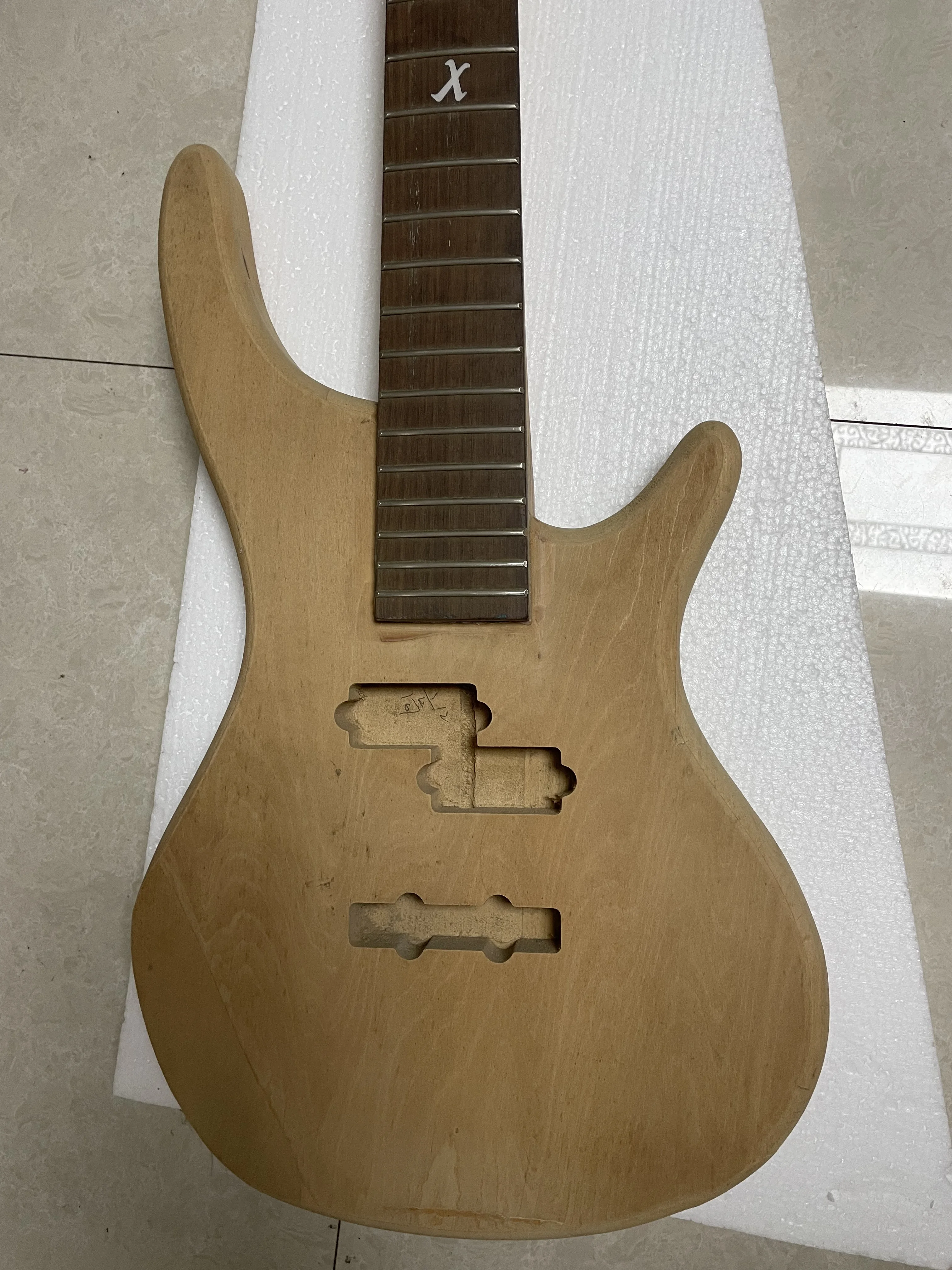 High Quality 5 Strings Right Hand with frets Unfinished Electric Bass Guitar 43inch Top Solid Wood Body Uncolored Bassguitar