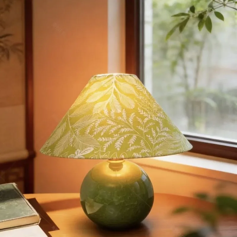 American Style Ceramic Table Lamp Retro Inspired Creative Desk Lamp Bedroom Bedside Lamp Living Room Study Home Decor