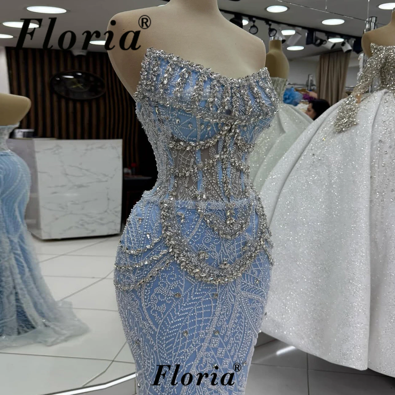 2026 Blaues, elegantes Meerjungfrau-Abschlussballkleid, trägerlos, ärmellos, Abendkleid, bodenlang, Kristallperlen, formelle Partykleider, individuell gestaltet