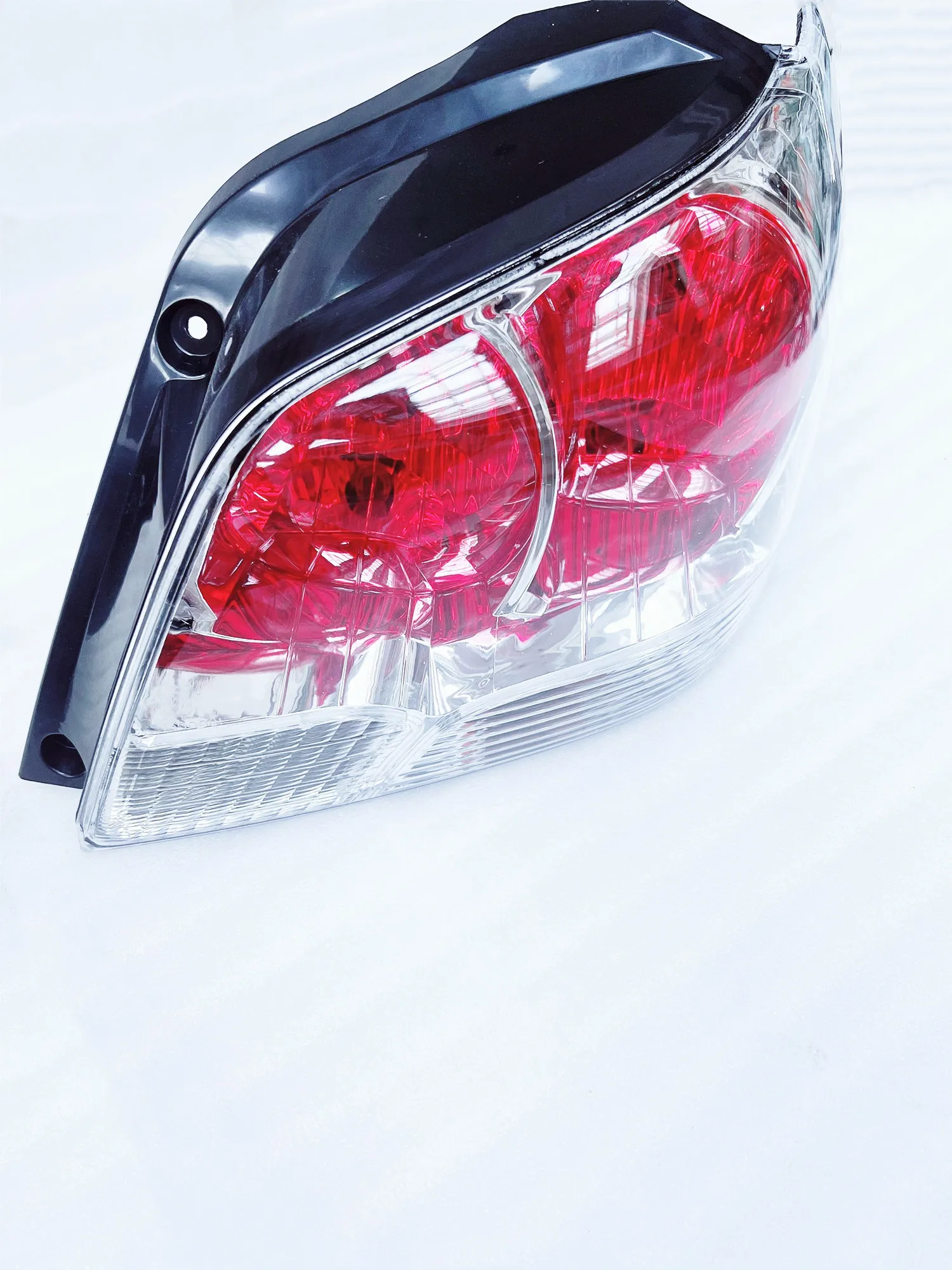 

Mitsubishi Outlander Left/Right Rear Tail Lamp MN133699, MN133700 Applicable to: Mitsubishi Outlander 2003-2006