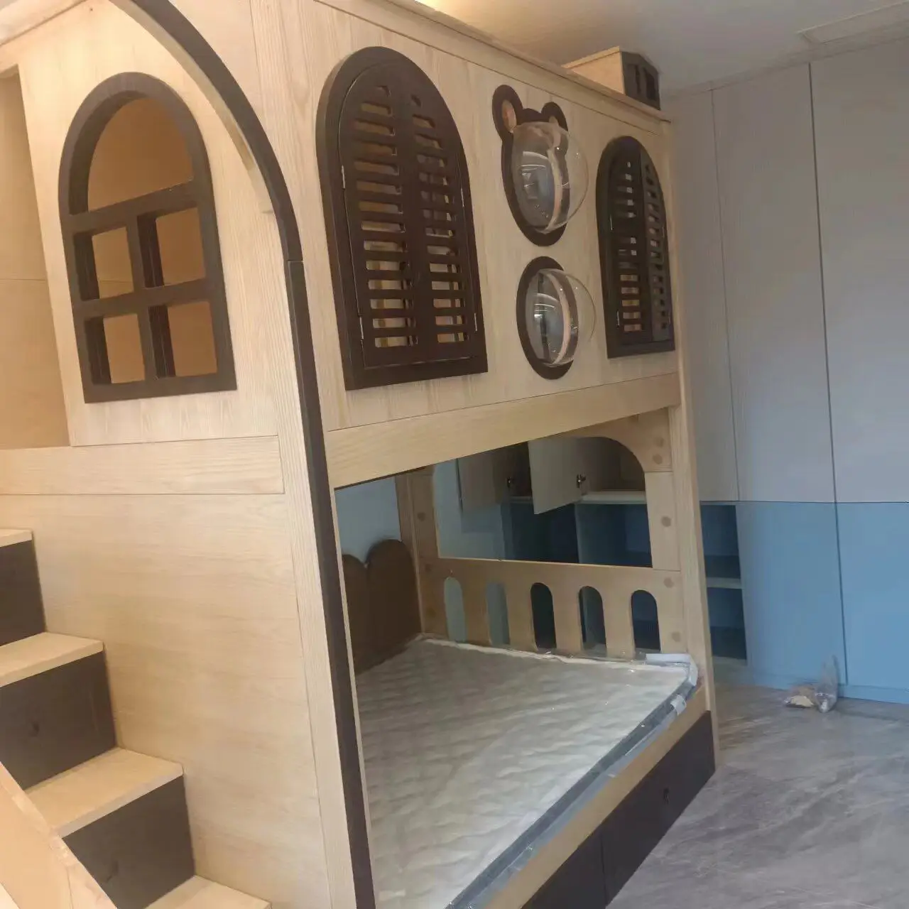Full Custom Solid Wood Kids Room Tree House Bunk Bed with Upper and Lower Double Layers, High Guardrail for Boys and Girls