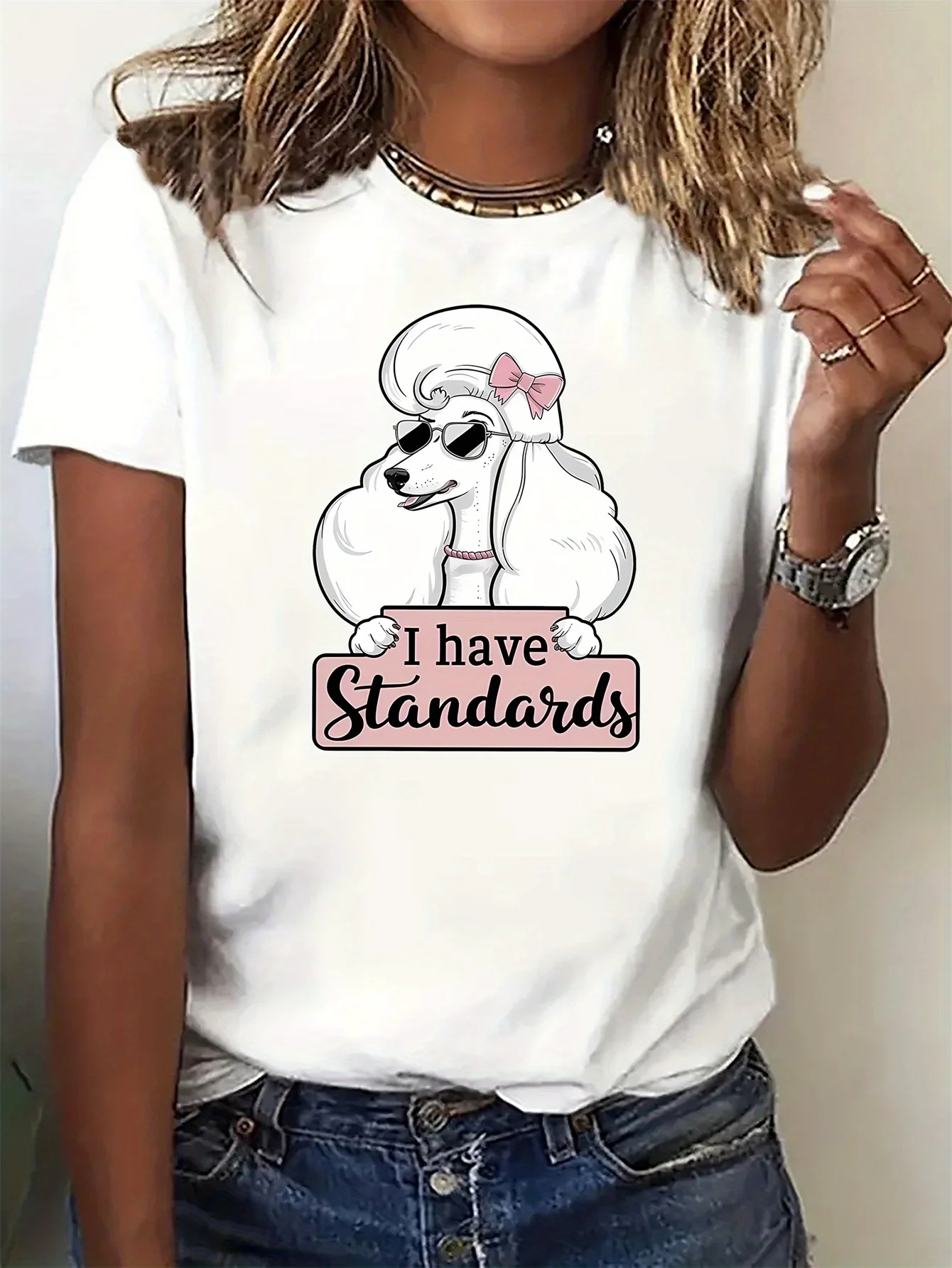 تي شيرت نسائي أنيق برقبة دائرية وأكمام قصيرة، رسم بودل أبيض، قميص رياضي كاجوال، بوليستر محبوك، مناسب لجميع المواسم