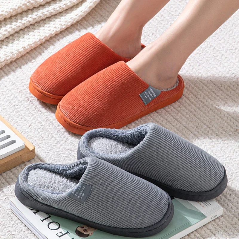 Zapatillas de casa de piel cálida para mujer, chanclas de felpa antideslizantes y cómodas, suela suave de Color sólido, para interior y dormitorio, invierno, 2024