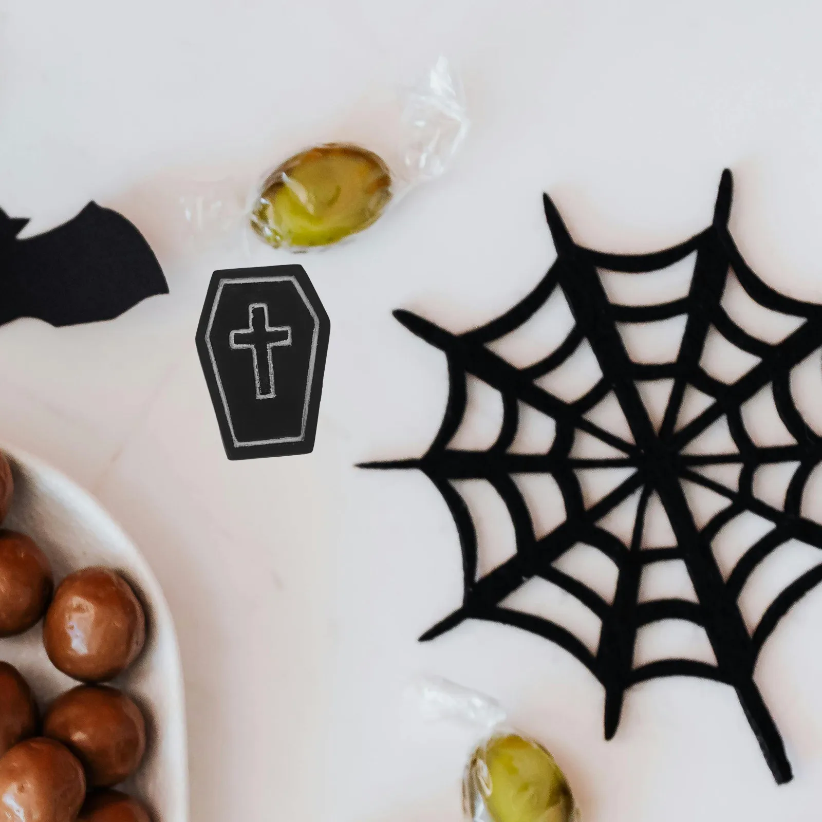 

4Pcs Halloween Coffin Decorations Resin Miniature Ornaments Prank Props Micro Landscape Halloween Party Haunted House