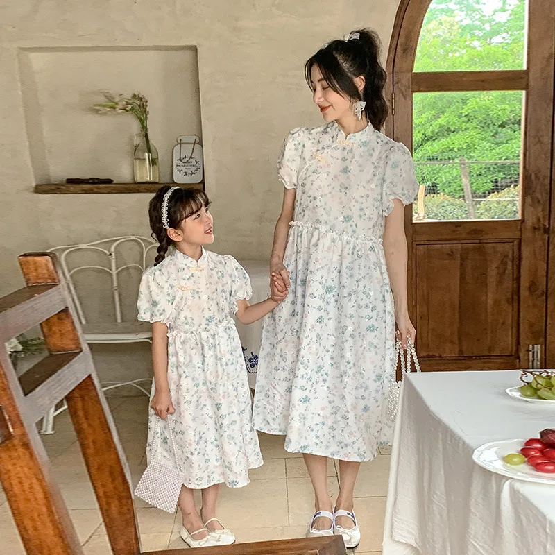 

Mother Daughter Same Dresses Mommy and Baby Girl Matching Chinese Traditional Dress with Blue Floral Girls Cheongsam Women Qipao