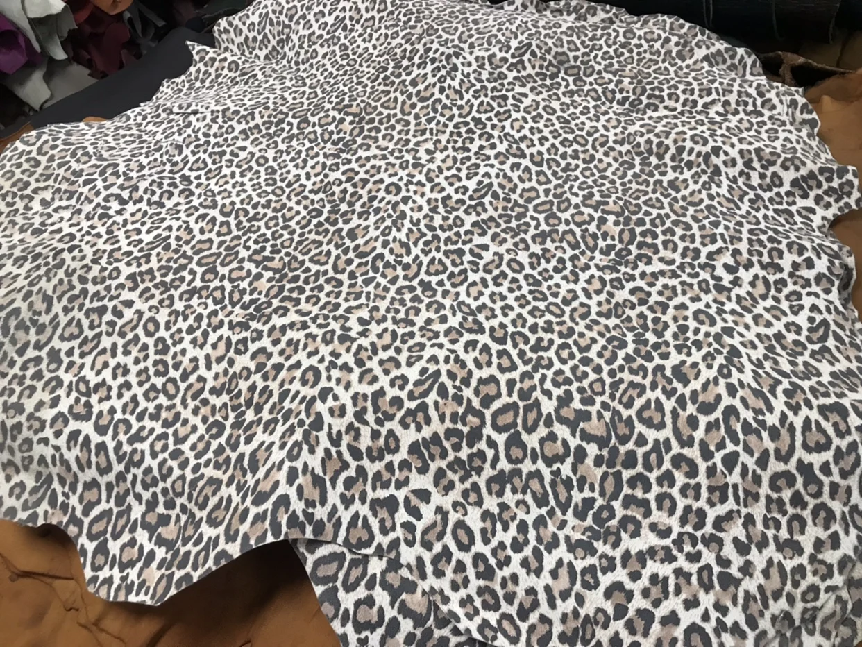 

Итальянская цельнозерновая овчина с леопардовым принтом, толщина 0,8 мм, 3,5-4,5 SF