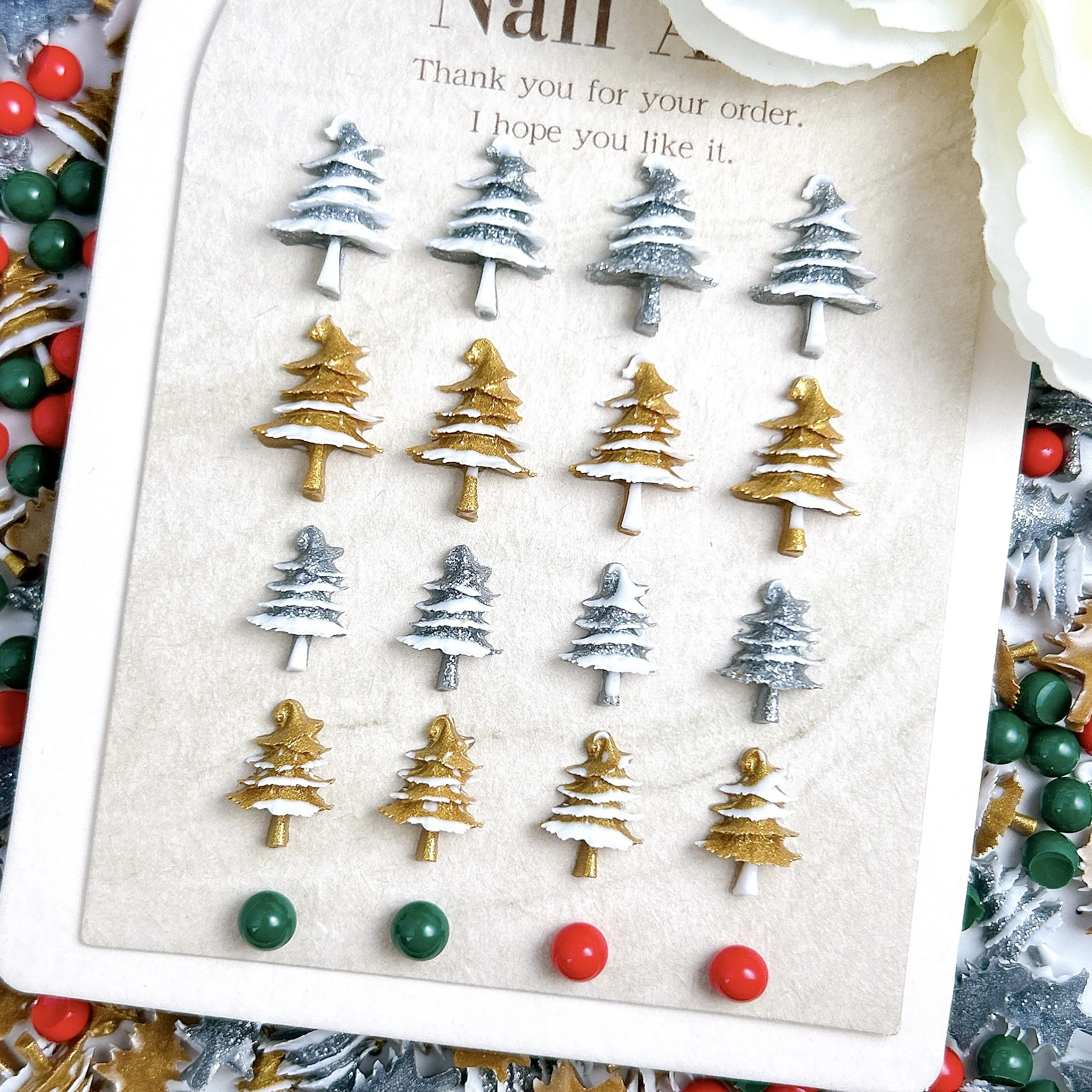 60個入り 3D カラフル フラットボトム クリスマスボール レジン ネイルアートデコレーション クリエイティブなシミュレーションクリスマスツリー ネイルチャーム DIY用