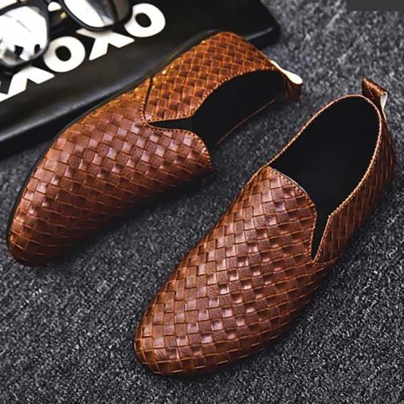 Men Casual Shoes Fashion Light Men Loafers New Moccasins Breathable Slip on Black Driving Shoes Plus Size Glossy Leather Shoes