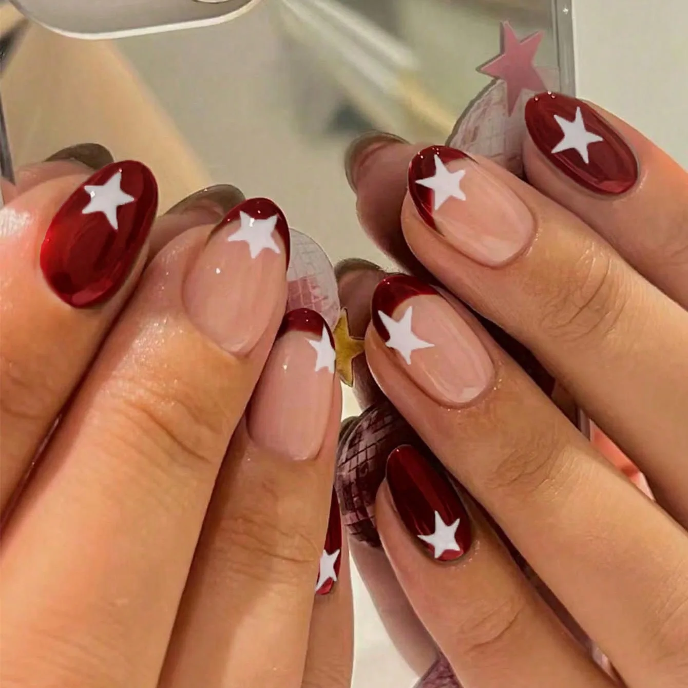 

24PCS Red French Short Oval Press on Nails Full Cover Simple Stars Patterns Almond Fake Nails for Women Wearable False Nail Tips