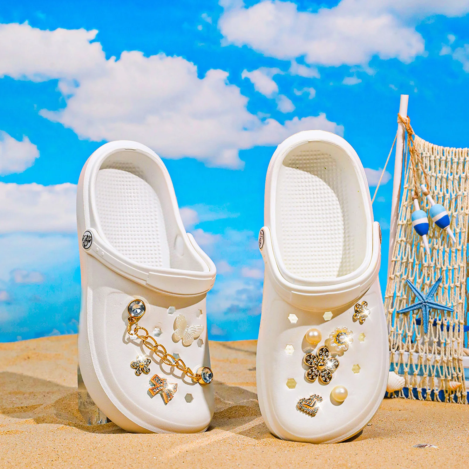 Fashionable Breathable Ladies Summer Beach Sandals Non-Slip EVA Garden Shoes Lightweight Comfortable Footwear for Women 666