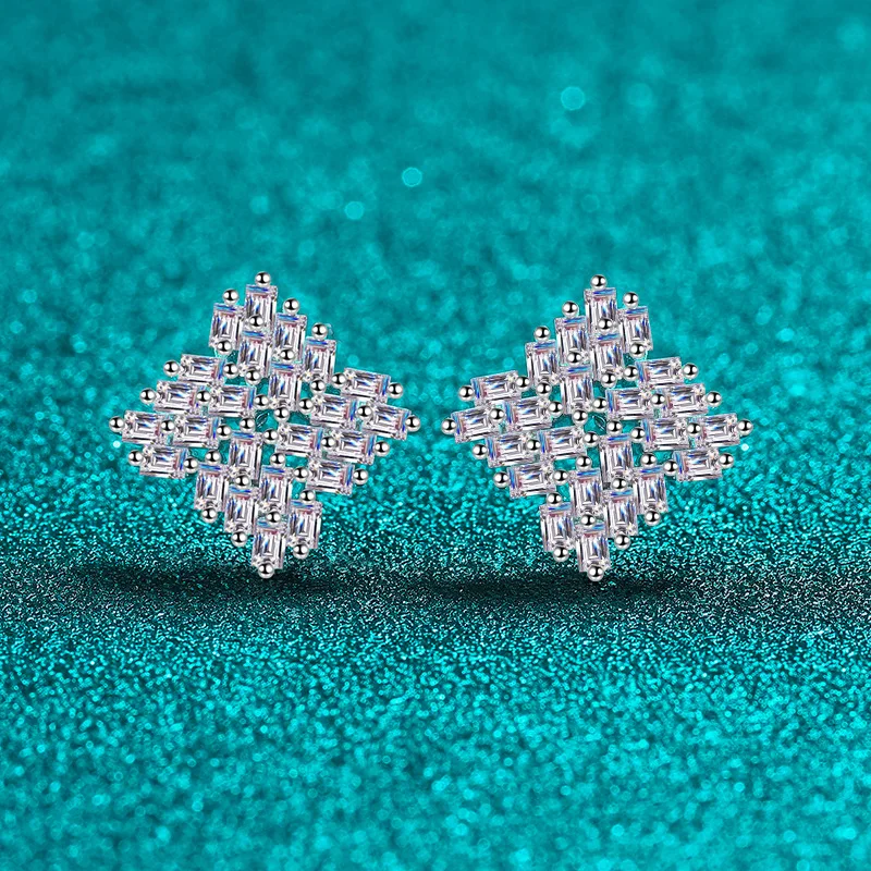Elegant PT950 Platinum Women's 1.76-carat All-Mossanite Earrings, Exquisite Geometric Rectangular Beveled Diamond-Set Earrings
