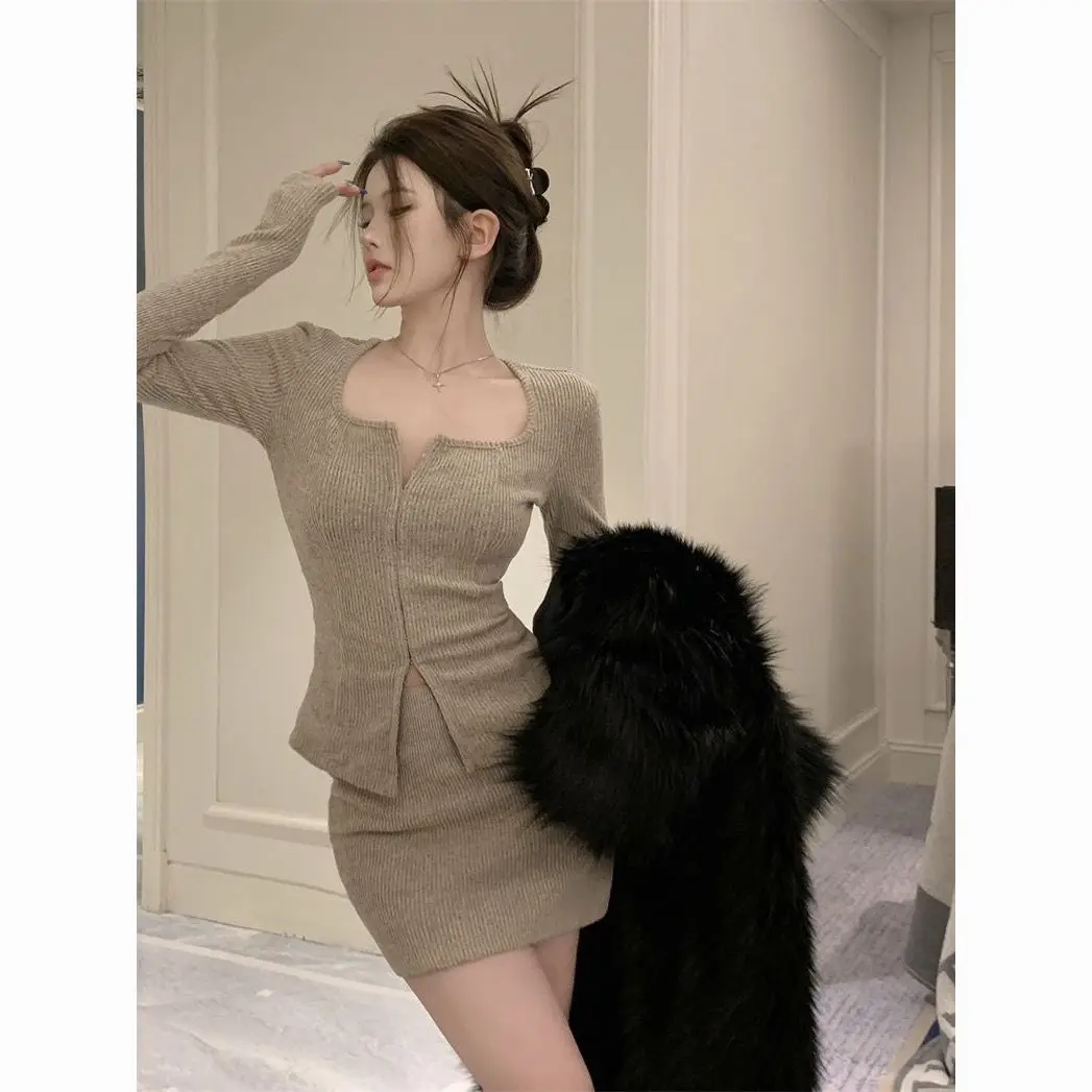 

2024 Autumn New Women Sexy Hot Two Piece Skirt Sets Simple Long Sleeve Cover Buttons Cardigan Tops + Skinny Mini Skirt Outfits