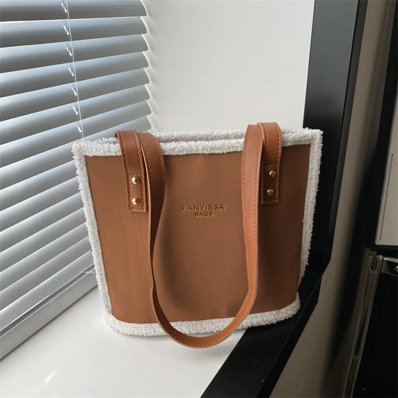 Autumn Winter New Plush Shoulder Bag Large Capacity Women's Shoulder Bag Suede Matte Handbag Lamb Wool Tote Bucket Shoulder Bag