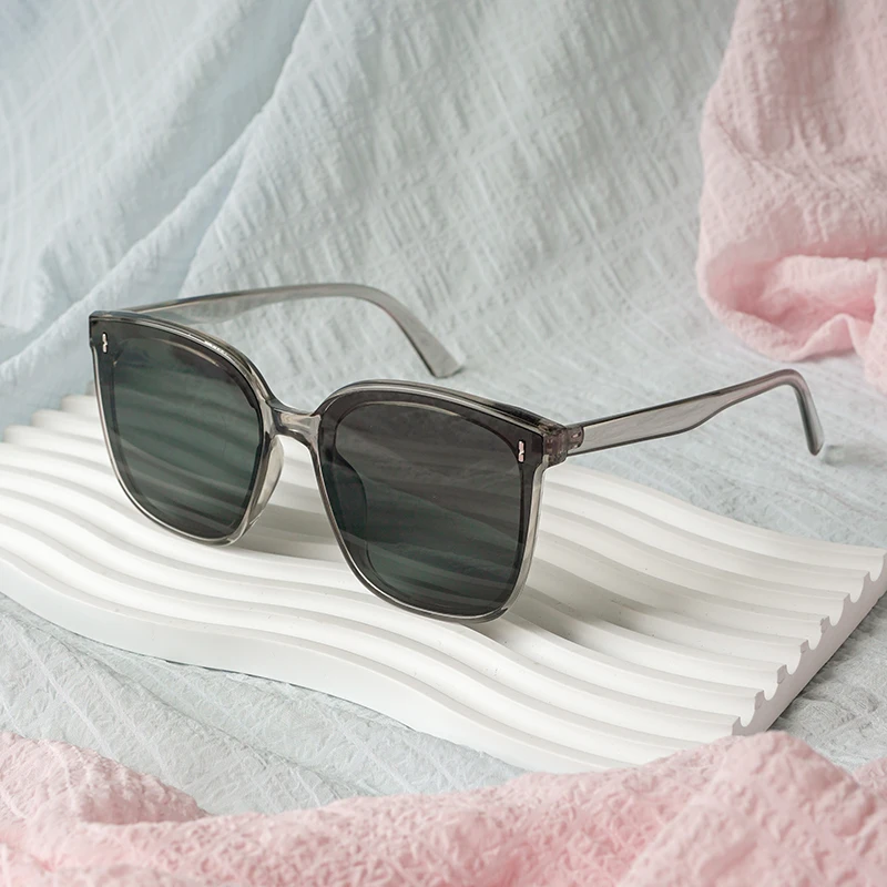 نظارات شمسية بإطار مزخرف عصرية، إكسسوار أزياء لا غنى عنه في الداخل والخارج، خيارات متعددة الألوان للجنسين