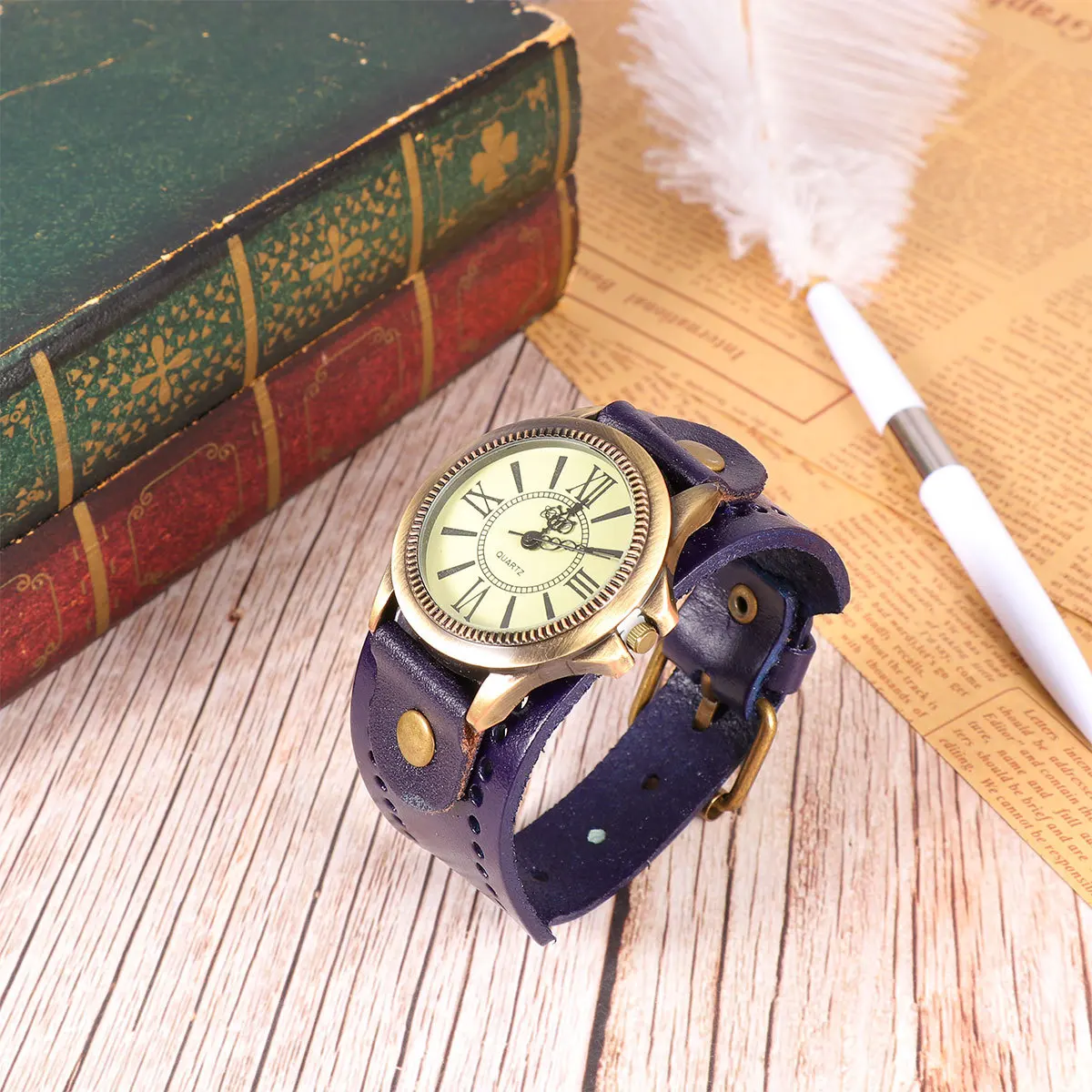 1Pcs Retro Style Roman Wristwatch Vintage Cowhide Band Soft Comfortable Bracelet Watch Women Retro