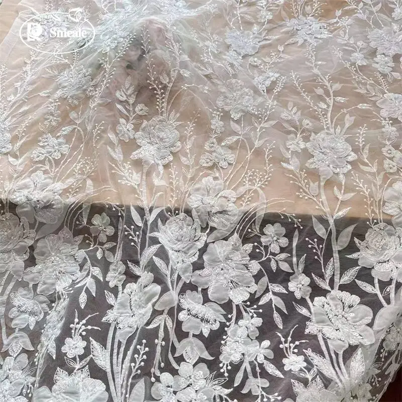 

Ткань для свадебного платья с крупными цветами, бисером и пайетками. Кружевная ткань с 3D вышивкой и аппликацией. Красивая ткань для невесты. Ткань для шитья.
