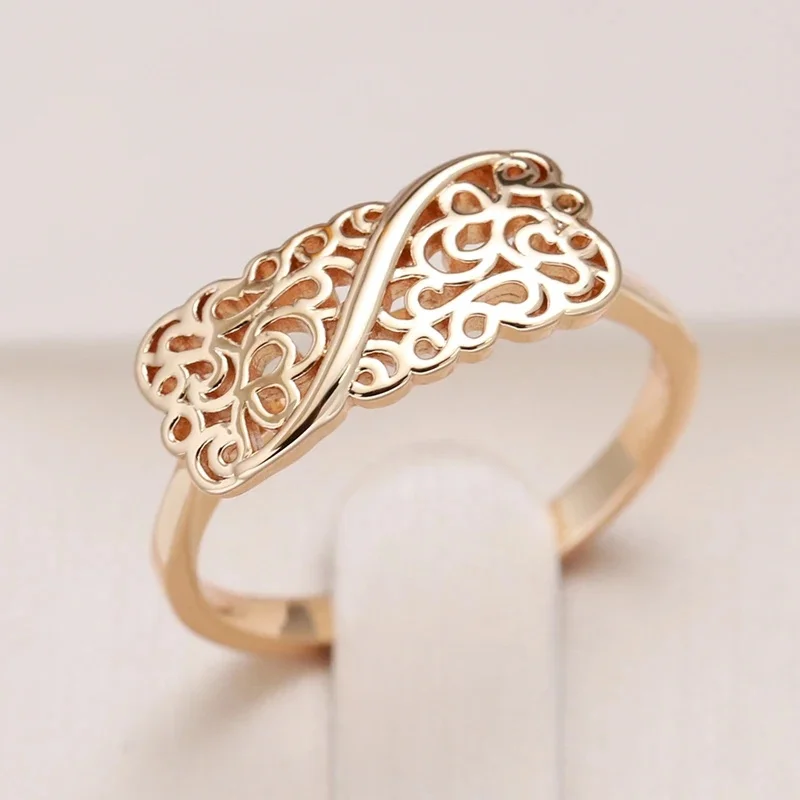 Vintage Hollowed Textured Square Golden Plated Ring for Women Elegant Fashion Banquet Festival Jewelry Accessories Perfect Gifts