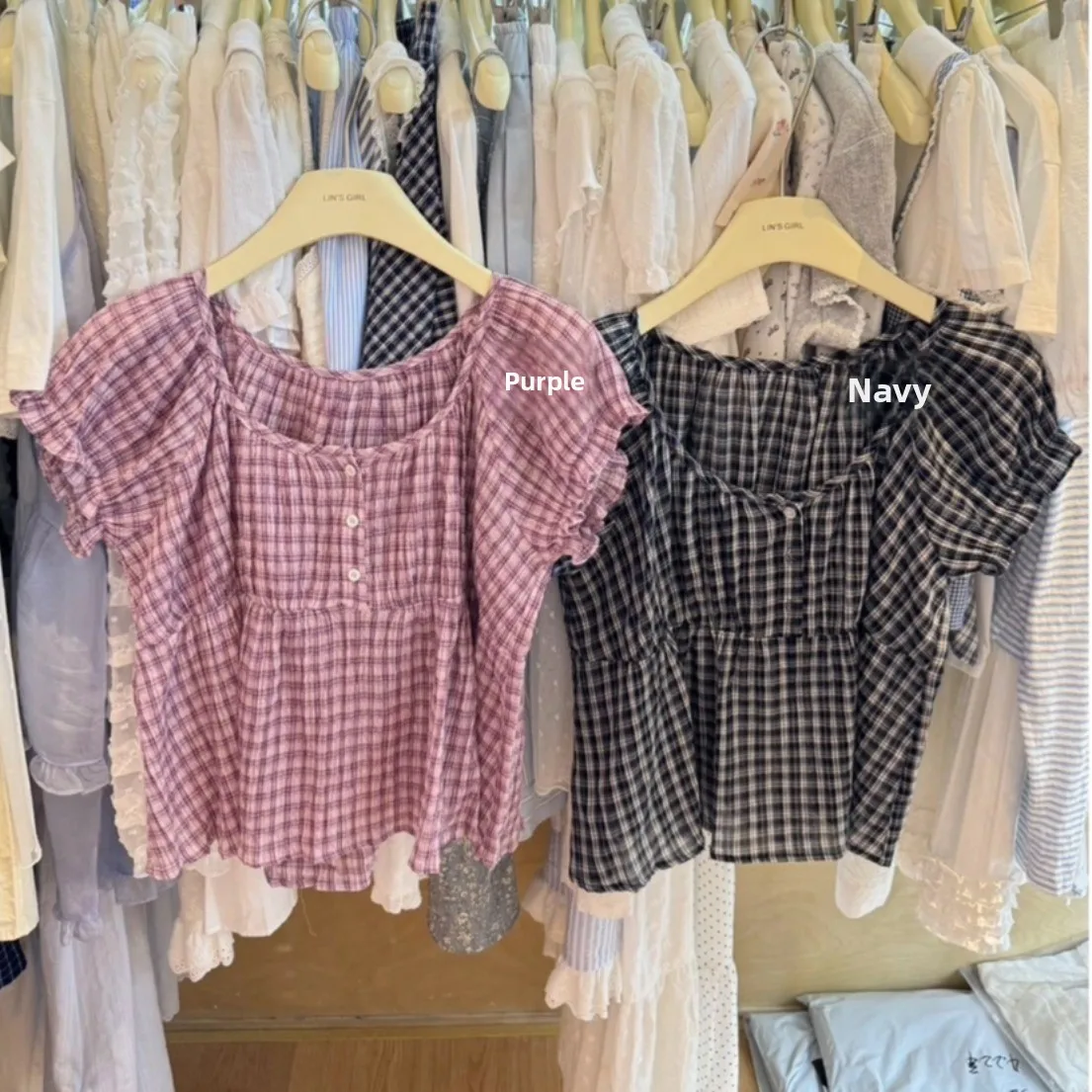 

Summer 2025 Women's irt Sweet Cliance Sle Plaid Big round Ne Bubble Sve Top Faionable Versatile Commute Loose Fit