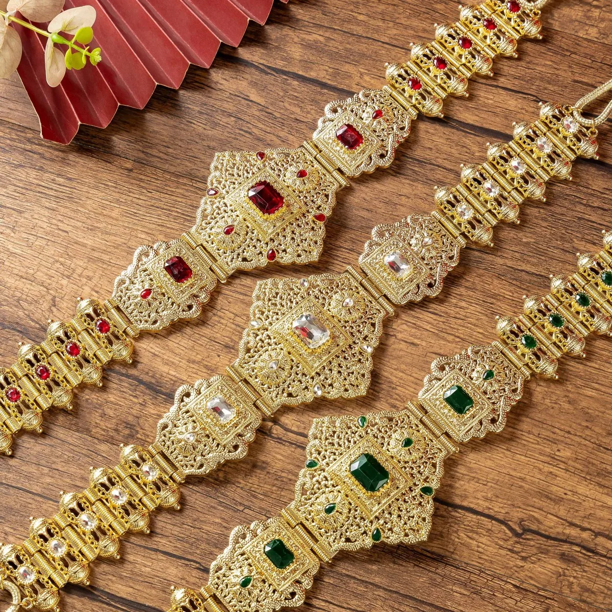 

Metal Rhombus-Shaped Hollow Carving Distressed Style With Rope Belt, Adjustable Length. Wedding Accessory For Brides, Waistband