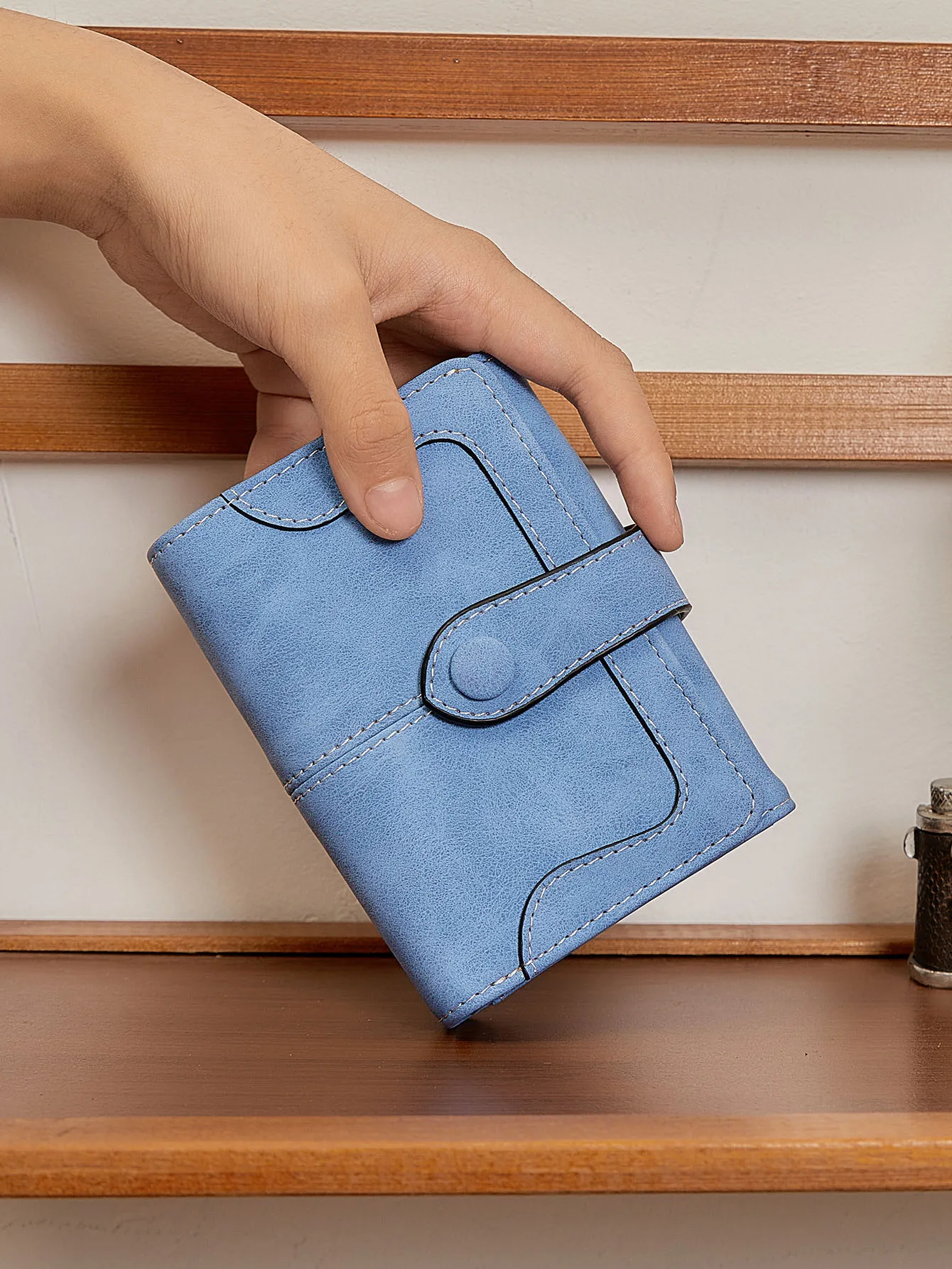 

Короткий женский кошелек в стиле ретро, модный клатч из мягкой кожи из искусственной кожи, классическая пряжка, держатель для кредитных карт большой емкости, маленький кошелек для монет