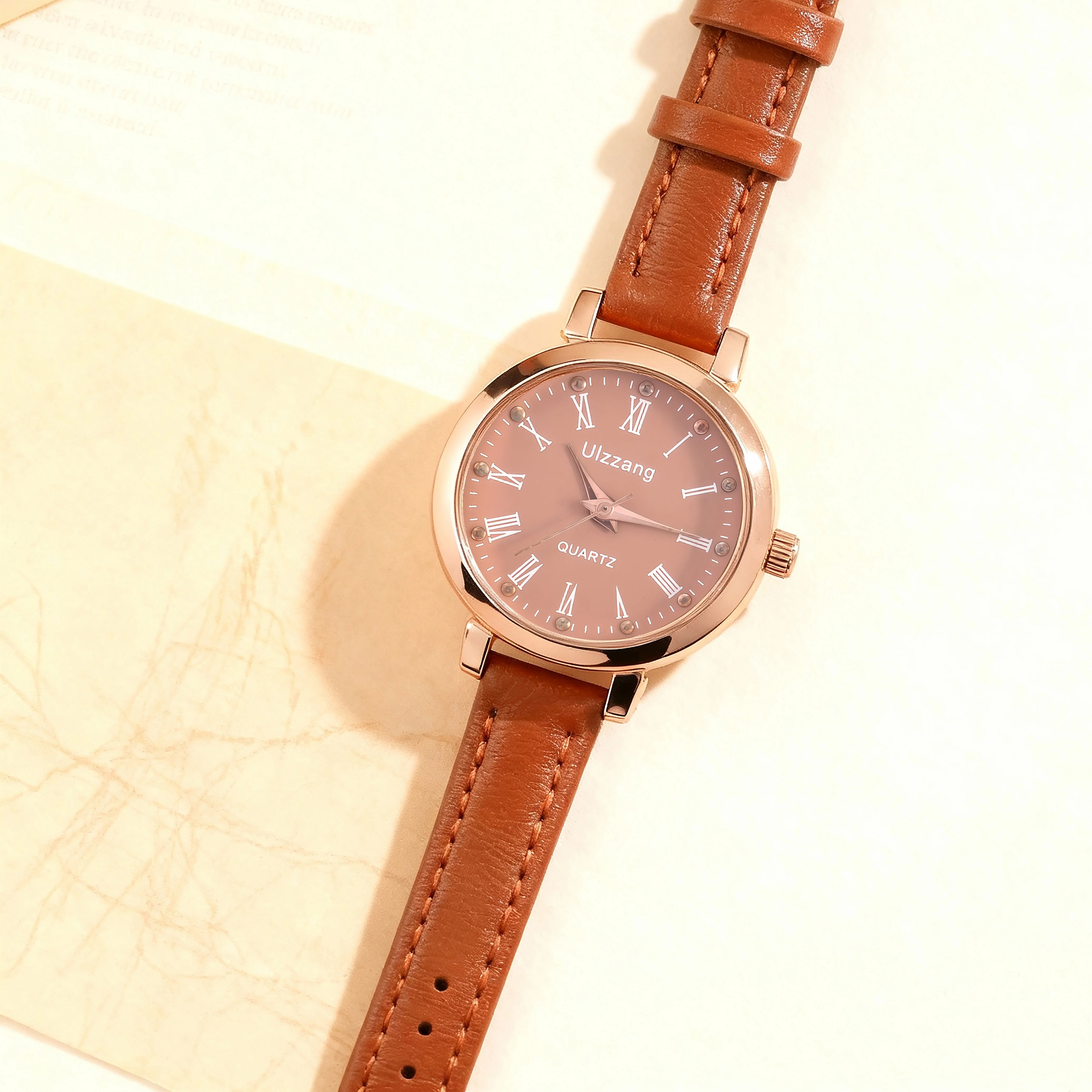 ساعة كوارتز دائرية بسيطة على الموضة للنساء، مناسبة للارتداء اليومي، وعيد الشكر، وهدايا عيد الميلاد #3