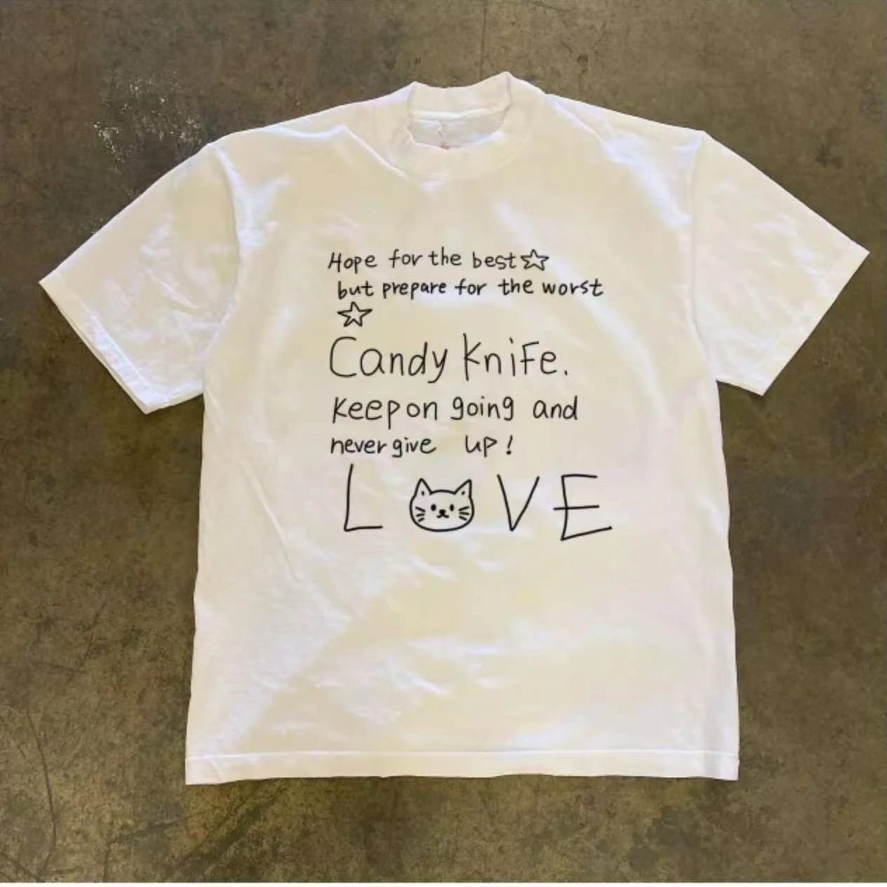 Camiseta Oversized Estampada Gato Fofo Y2K 'Love' Verão 2026, Camiseta Casual Streetwear Retrô com Citação Inspiradora para Homens e Mulheres