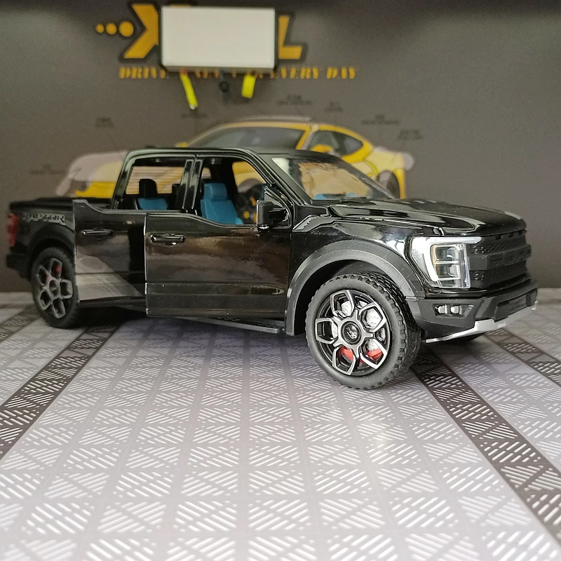 1:20 simulation Ford Raptor F-150 alloy car model, doors and engine hood, trunk can be opened has simulated sound and lighting