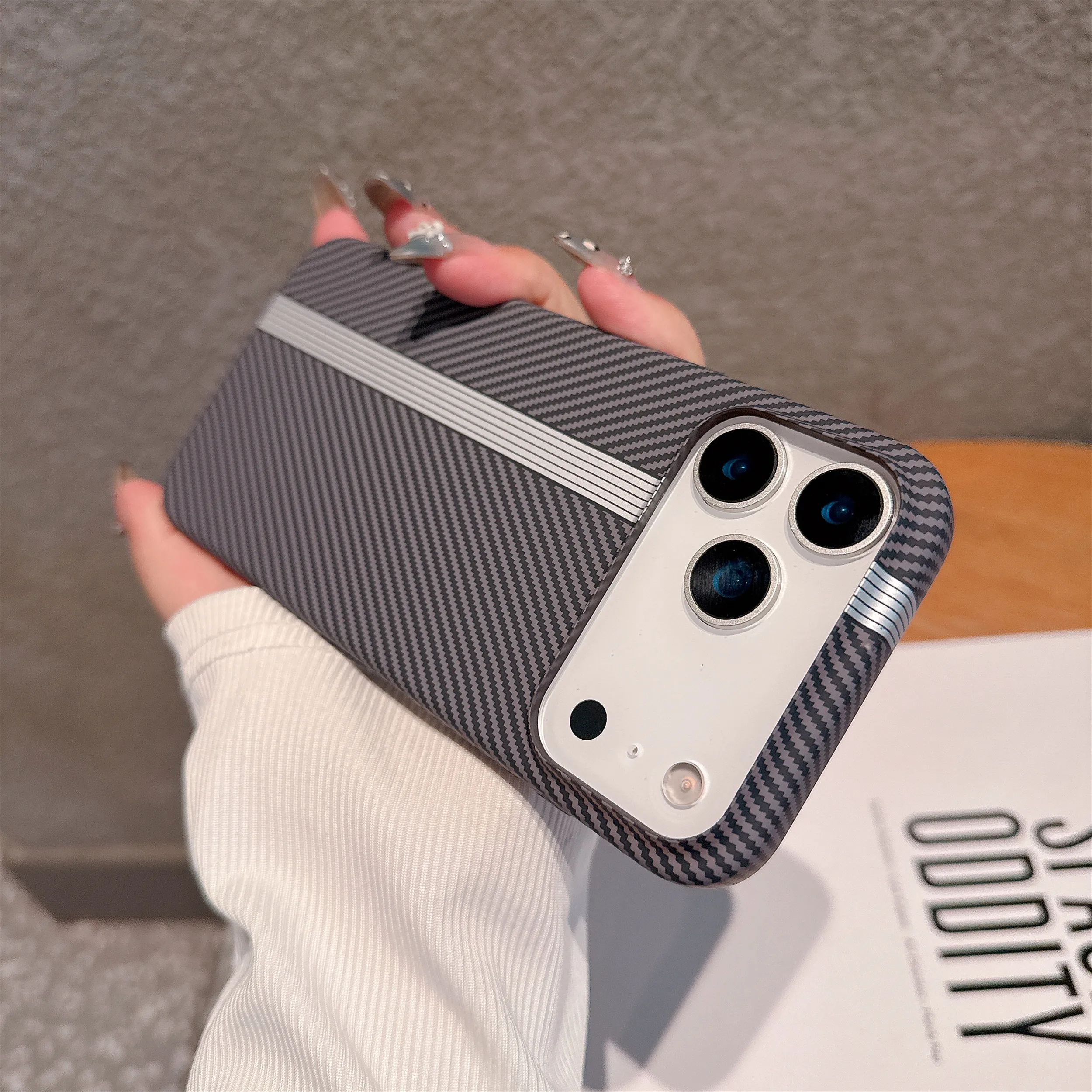 Große Kong Kevlar Carbonfaser-Streifentextur Harte PC-Hülle für iPhone 18 17 Air 16 15 14 Plus 13 12 Pro Max 11 Stoßfeste Abdeckung – Detail 10