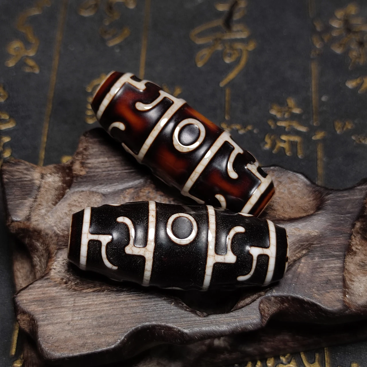 

Raised sculpture Tibetan 3-eye Magic Tool Totem Dragon Pattern Old Agate Dzi Beads Men's&Women's Jewelry Necklace Pendant