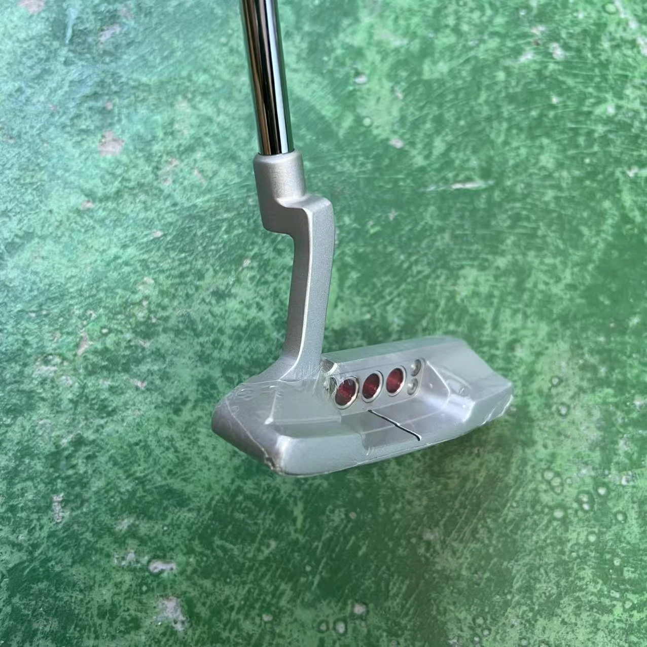 

Your New Putter for the Green, Improved Accuracy and Consistency, Available for Right and Left Hand Golfers.