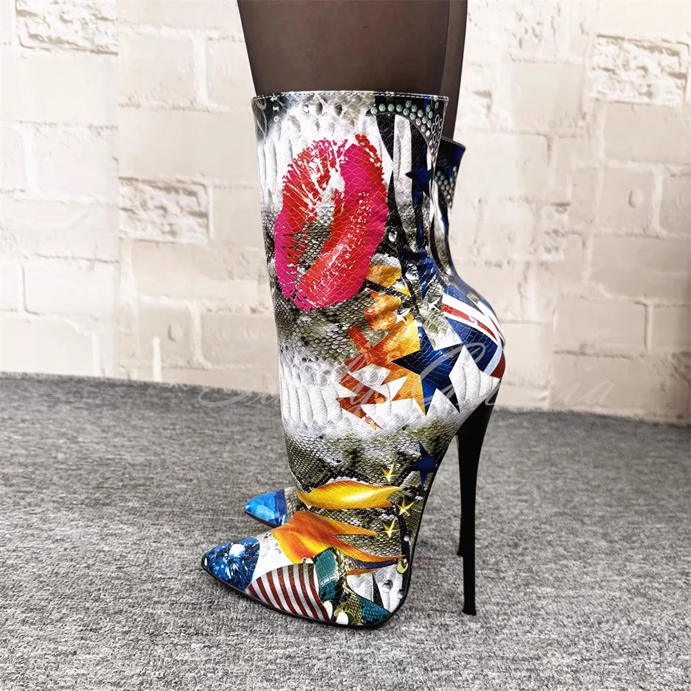 

Новые короткие ботинки на тонком каблуке 16 см с красными губами и граффити, с острым носком, на очень высоком каблуке с боковой молнией, пикантные туфли со змеиным узором для пикантных девушек