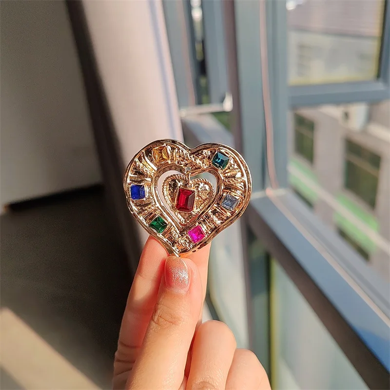 Luxus Farbige Strass Herz Form Brosche Für Frauen Unisex Mode Zirkon Geometrie Broschen Bankett Zubehör Schmuck Geschenke
