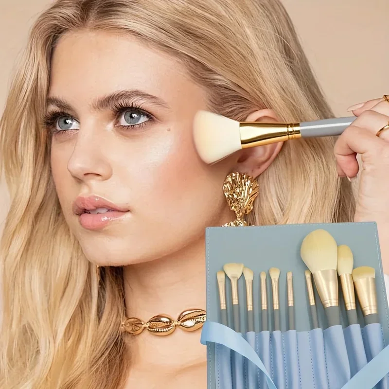 10本入りメイクブラシセットには、10穴の挿入ケースが付属しています。 ブラシの毛は繊細で柔らかく、肌に優しいです。