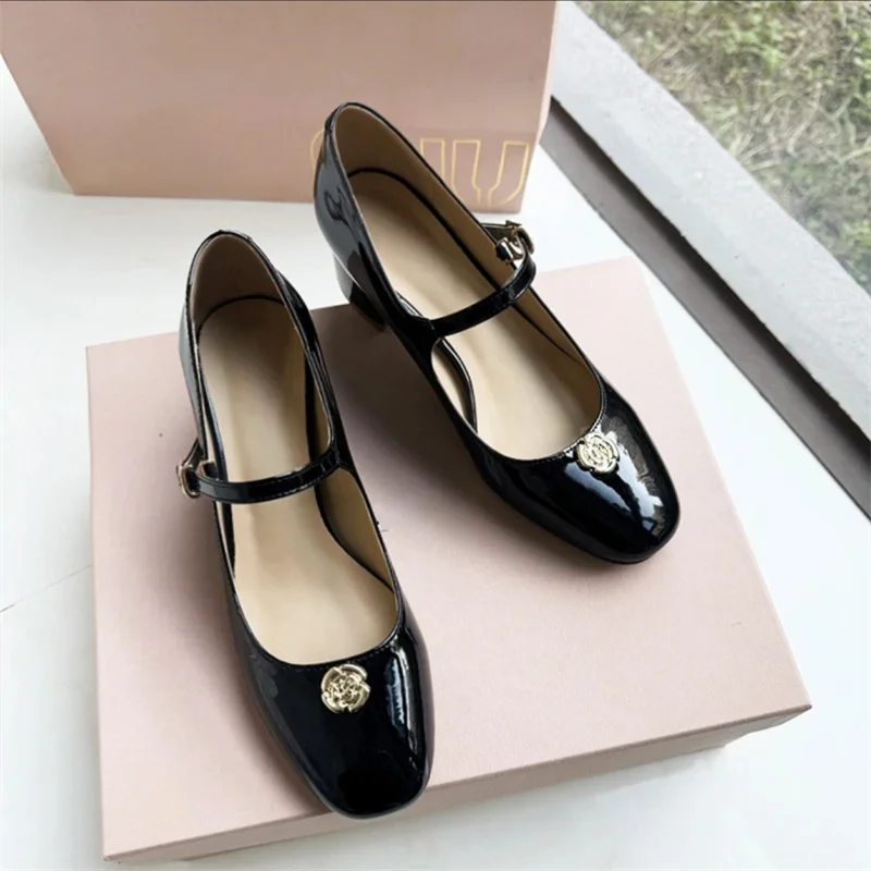 

2024 Spring New Women's Mary Jane Shoes Square Toe Thick Middle Heel Metal Flower Decorative Buckle Simple Elegant Female Pumps