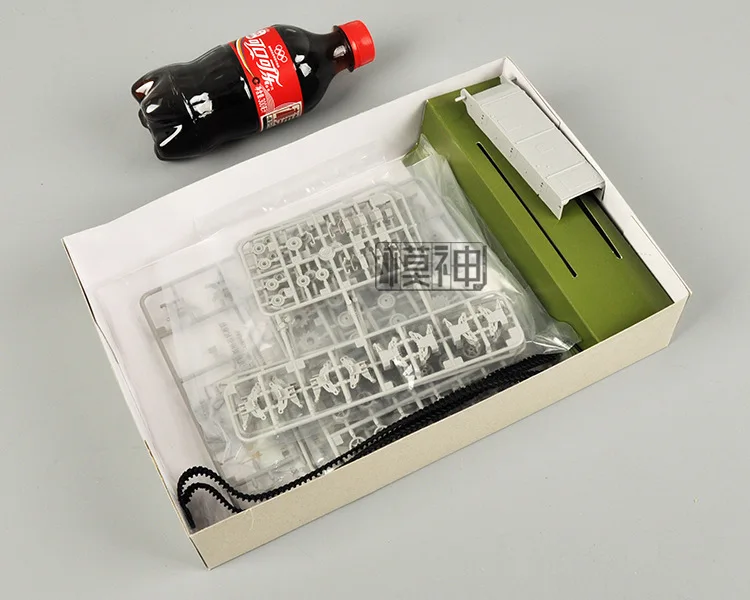 Veicoli dell'esercito corazzati modello di assemblaggio militare di carro armato medio americano M4 1:48 84802