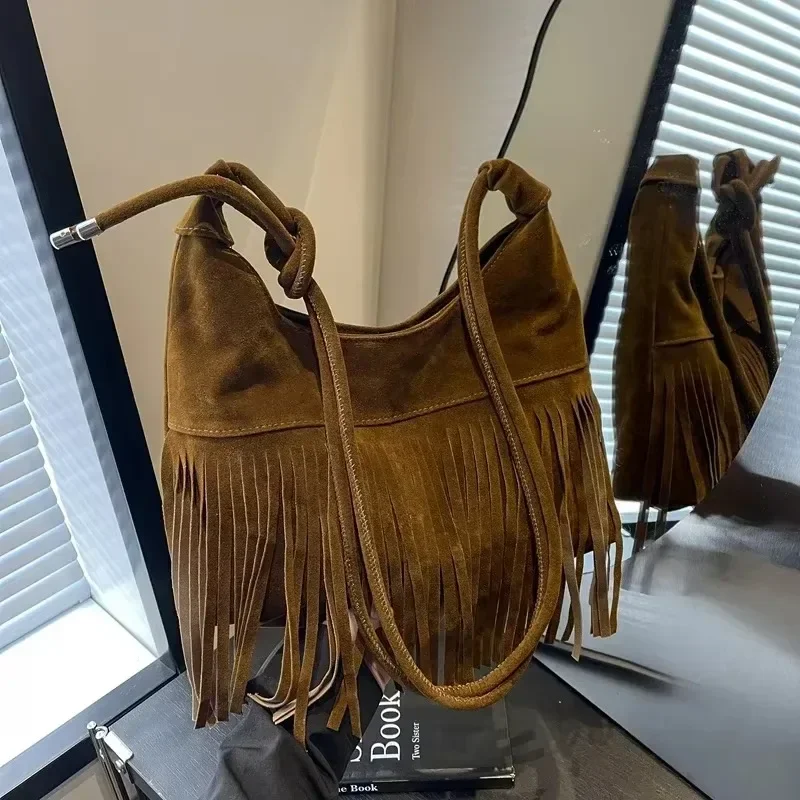 

Fashion Tassel Faux Suede Hobos Shoulder Bags Exquisite Super Cool Commute Style Autumn Crossbody Bags for Women 2025 Hot Sale