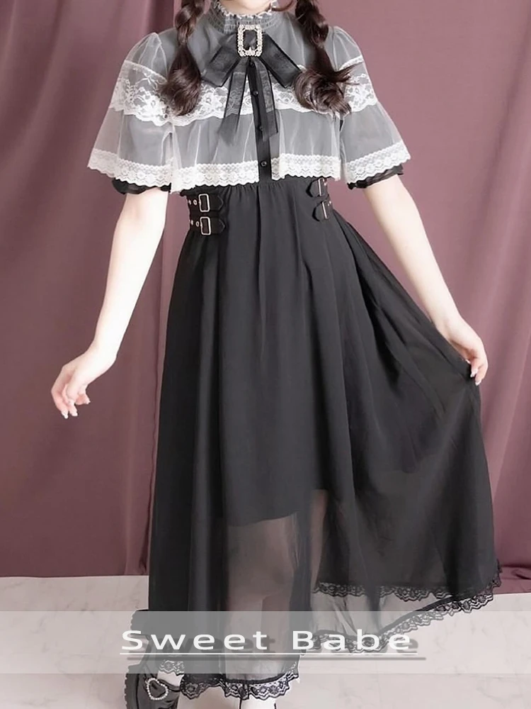 เดรสลูกไม้สไตล์โลลิต้า ความยาวปานกลาง แขนสั้น ประดับโบว์และเข็มกลัด ดีไซน์หวานหรู จับจีบแบบสโมค ความยาวครึ่งตัว เหมาะสำหรับฤดูร้อน