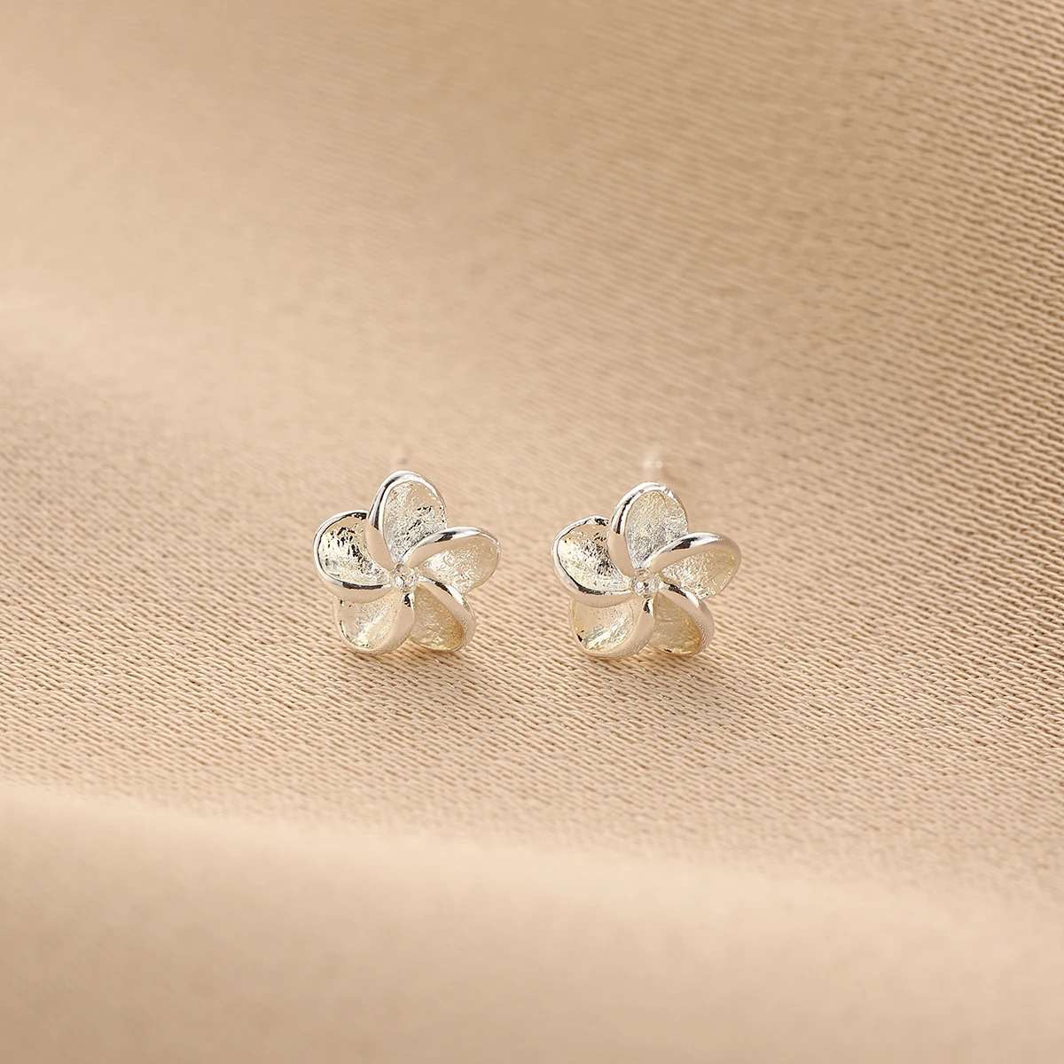 Silver Plated Ear Piercing Jewelry Romantic Zircon Clover Flower Stud Earrings for Women Girl Teen Jewelry Accessories