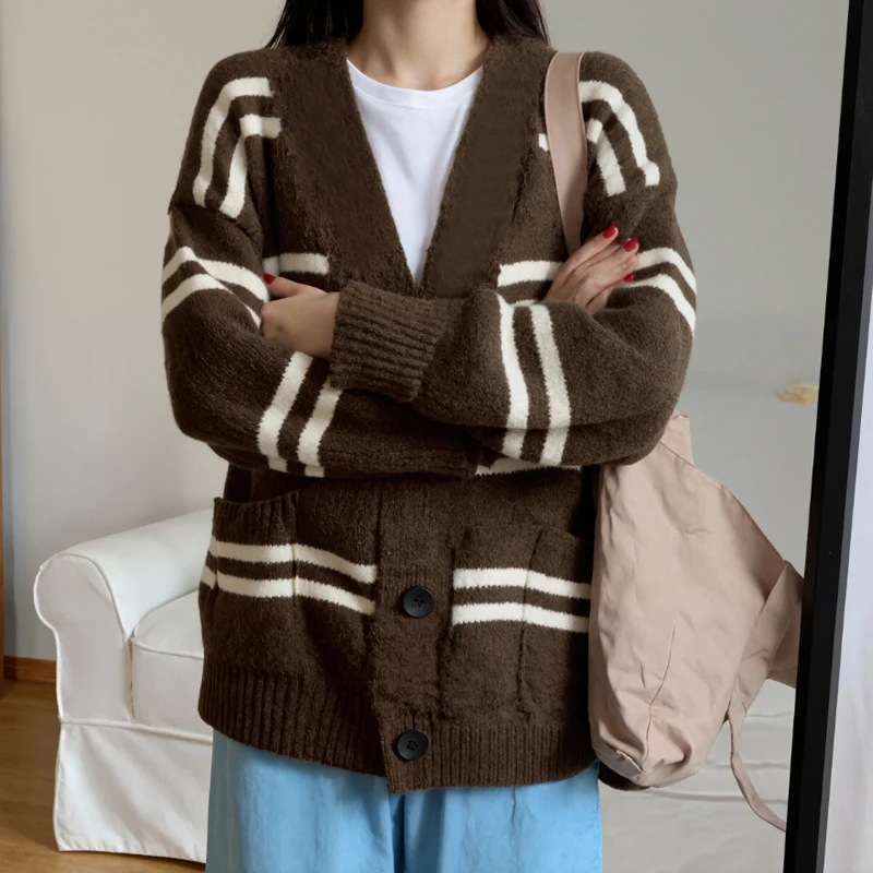 

V-neck Fashion Cardigan Striped Loose Sweater Women Jacket New Autumn/winter Pocket Knitted Coats Long Sleeved Sweet Clothes