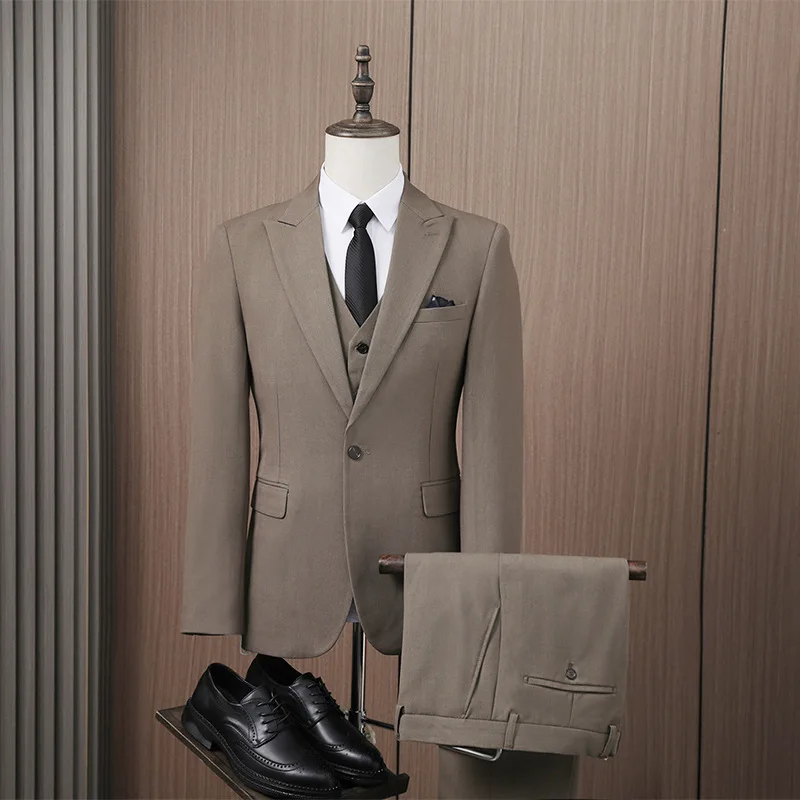 

073112 Men's business formal suit, slim Korean style, handsome groom wedding suit