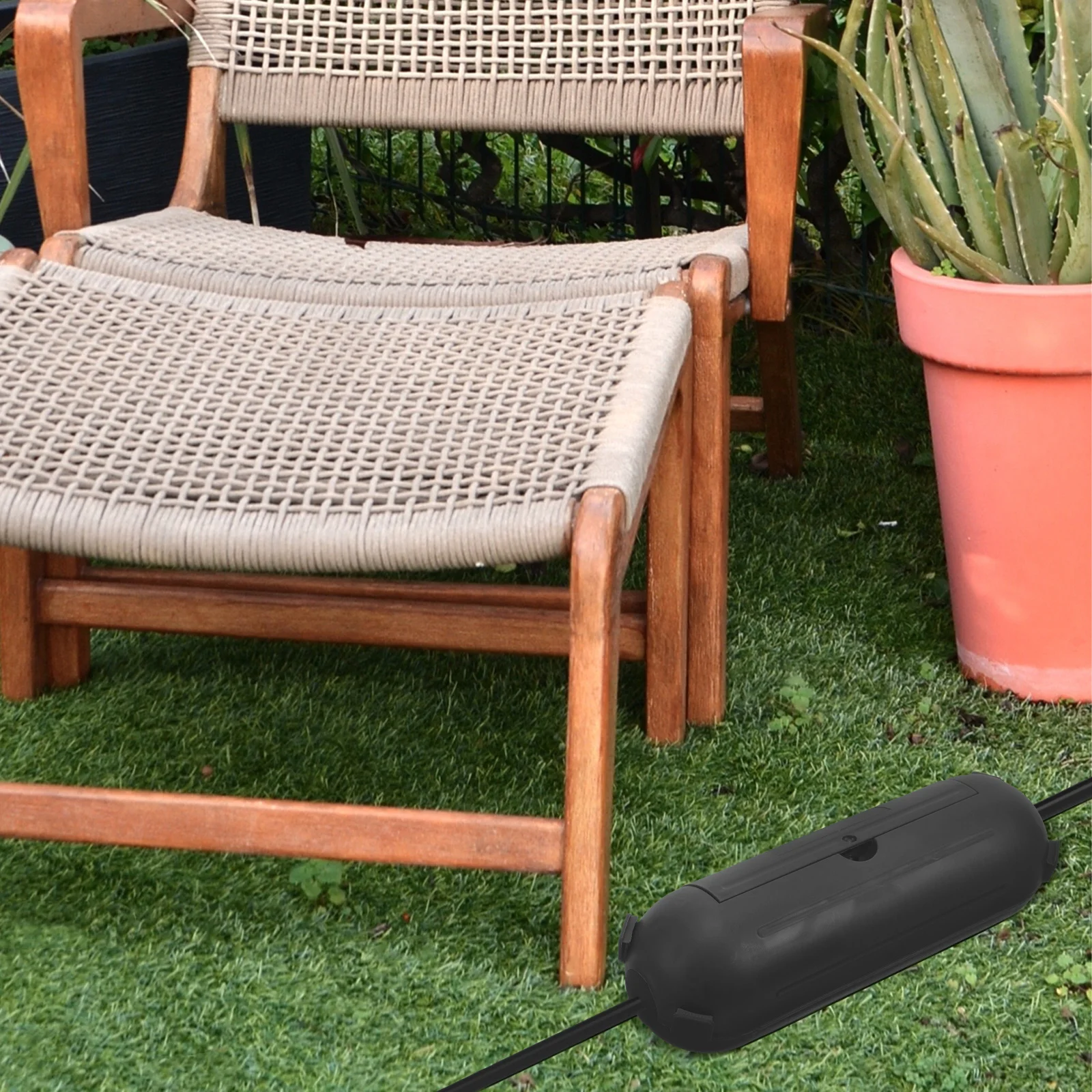 

Outdoor Waterproof Plastic Electrical Box Universal Junction Box for Electrical Wire Protection and Cord Protector