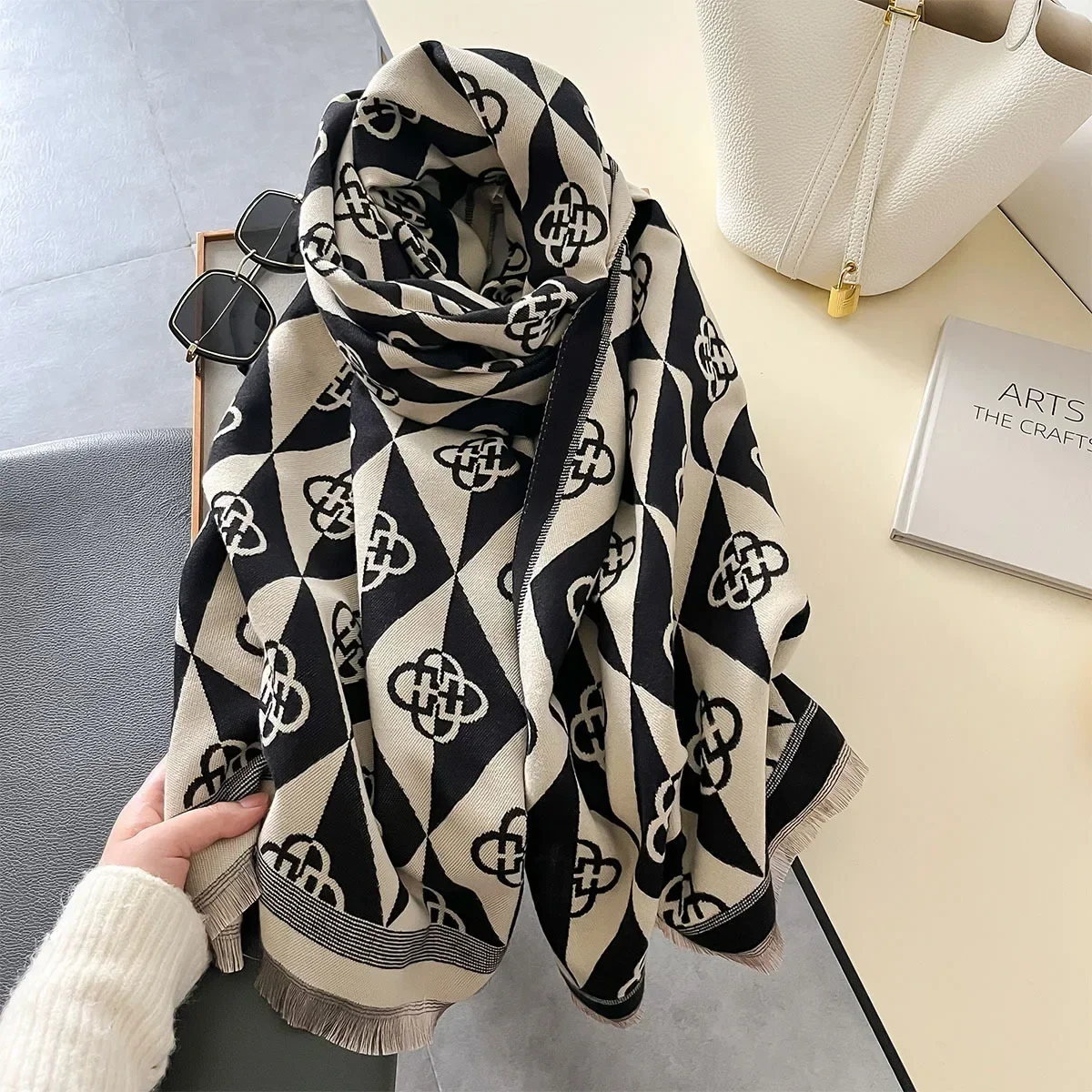 2024 Design Luxury Winter Cashmere Scarf Women Warm Pashmina Blanket Poncho Scarves Female Shawl Wraps Thick Foulard Bufanda