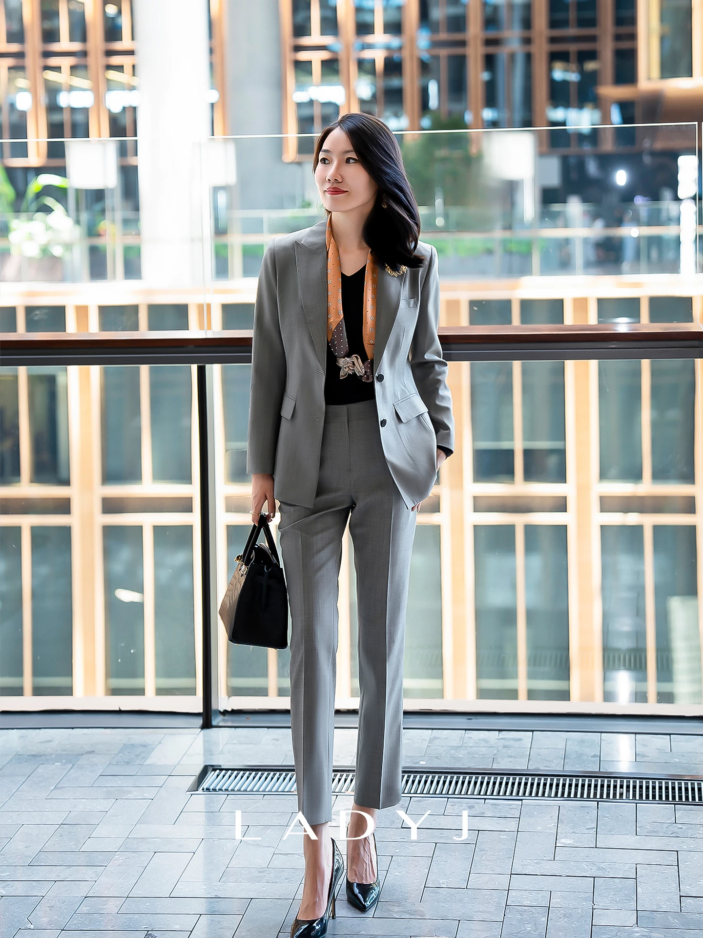 

Элитный комплект: брюки и пиджак из высококачественной шерсти, женские глянцевые структурированные брюки для офиса, длинные, из смесовой ткани (полиэстер/шерсть), рабочая одежда